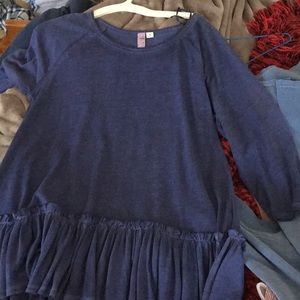 Mid length sleeved navy blue top